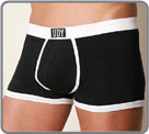On the basis of excellent cotton Lycra fabric, this black boxerbrief bordered of white is equipped with an internal pocket allows to increase the relief of your forms.