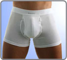 For men who love reliable values. This is a rather sexy and modernised basic briefs. The waistband and the crutch are edged with a soft material both on the inside and on the outside in order to avoid contact with the elastics.