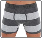 An elegant boxer with broad horizontal stripes of an irreproachable quality and comfort. Small bow tie pink embroidered on the right thigh. Strengthened support through his lined front pouch.