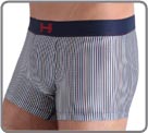 A multicoloured stripe in knitted jacquard on a shiny base. A navy blue waistband enhanced with topstitchings and a red H. A chic and timeless range representing the 90’s.