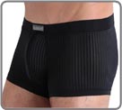 A maxi in top of the range thin and slightly see-through elasthan
polyamide. A plain black waistband decorated with a HOM Temptation label on a satin silver ground. Mat, shiny and see-through stripes effect on a black base.