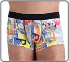 The art to wear concept is back with a graffiti inspired colourful print. A picture created by a New York artist using the principle of graffiti
and collage superposition that is specific to New York.