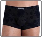 A hipster in elastane polyamide with ultracomfortable material waistband. A luxury fabric with subtly flocked blue flowers on a black ground. A product with a baroque and romantic look. A HOM Temptation label completes the product.