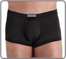 Diamond and geometrical shapes in matching tones on a thin and
slightly shiny base. A very soft fabric waistband. A seductive and refined range.