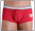 A hipster made of elasthan polyamide sensitive material. This material allows the skin to breathe and avoids overheating which is perfect for the practice of sports. Enhanced by a topstitching on the lower leg and a 68 fluorescent transfer.