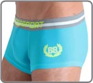 A hipster made of elasthan polyamide sensitive material. This material allows the skin to breathe and avoids overheating which is perfect for the practice of sports. Enhanced by a topstitching on the lower leg and a 68 fluorescent transfer.