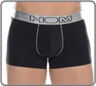 Colorama combines elegance, comfort and convenience: sensitive material, light and soft which allows the skin to breathe, avoids chafing and dryes quickly. Constrasting pipings around the pouch. Satiny rubber waistband with logo. Lined front pouch.