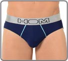 Colorama combines elegance, comfort and convenience: sensitive material, light and soft which allows the skin to breathe, avoids chafing and dryes quickly. Constrasting pipings around the pouch. Satiny rubber waistband with logo. Lined front pouch.
