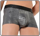 Shiny and creaking under fingers material with a hammered metal effect. Rubber waistband with logo incrusted. Black Addict label with silicon lettering sewn under the belt. Up shape of the front which enhances the male anatomy. Unlined front pouch.