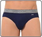 Pack of 2 pieces (1 solid navy and 1 striped navy) ideal for every day. In 94% cotton and 6% elast for the solid brief, 49% polyester, 47% cotton, 4% elast for the striped. Microfiber waistband. Lined pouch. Comfort and simplicity at a soft price.