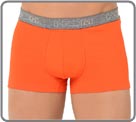 Pack of 2 pieces (1 solid orange and 1 striped gris) ideal for every day. In 94% cotton and 6% elast for the solid one, 49% polyester, 47% cotton, 4% elast for the striped. Microfiber waistband. Lined pouch. Comfort and simplicity at a soft price.