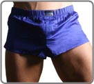 Beautiful innovation associating mini boxershorts in glossed cotton with an internal suspending rod (partial brief in front of). Look of sexy pants and brief support in the same product. Slits of ease on the sides. Front pouch with fake opening.