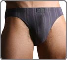 Refined seduction, discrete but effective orginalities, in fine woven modal material.