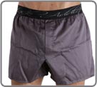 Beautiful innovation associating long boxershorts in glossed cotton with an internal suspending rod (partial brief in front of). Look of fashion pants and brief support in the same product. Slits of ease on the sides. Front pouch with fake opening.