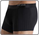 A microfibre Meryl brilliant and elegant for a light and sensual feeling. Ultra soft, the belt in Modal® with a discrete impression of logo HOM. A line bestseller.