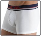 A play of cut and sew for this new line sport. Tricolor waist band with clouded wire matched with the model. A line sport with an actual look.