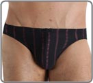 Line with refined elegance. A stripe raised by a delicate Jacquard pattern.