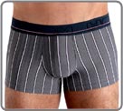 Clubhouse line in a fabric microfibre mixing rafter and coloured stripe. Cottony fabric with 37%. Beautiful apparent waist band taking again the stripe and logo HOM. Smart and timeless model.