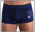 An electric stripe cotton modal woven gray/blue, raised of a two-tone waist band. A transfer on the leg with a nautical spirit.