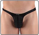 De nombreux petits trous dans cette fine mati�re polyamide laissent entrevoir...