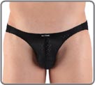 De nombreux petits trous dans cette fine mati�re polyamide laissent entrevoir...