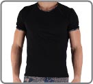 Une mat�re fluide et fine, largement extensible. Imprim� chic Taylor sur le col...
