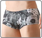 En noir et blanc, motif imprim� de larges fleurs. Le romantisme au masculin. un...