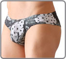 En noir et blanc, motif imprim� de larges fleurs. Le romantisme au masculin. un...