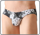 En noir et blanc, motif imprim� de larges fleurs. Le romantisme au masculin. un...