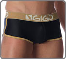 Forme running short dans une version moulante pour ce shorty rehauss d'une or...