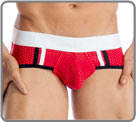Matire mesh pour cette ligne reprenant les codes du design Sport, bandes et de...