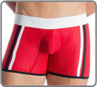 Matire mesh pour cette ligne reprenant les codes du design Sport, bandes et de...
