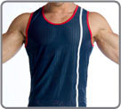 Matire mesh pour cette ligne reprenant les codes du design Sport, bandes et de...
