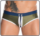 Slip de bain Navy, un design qui nous rappelle l'univers du sport. Cordon de...