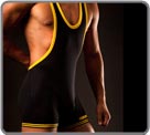 Body boxer, tenue de lutte athl�tique et sexy en mati�re polyamide douce. Coupe sportive particuli�rement flexible gr�ce � l'�lasthane. Bordures de couleur contrast�e. Poche non doubl�e.