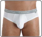 The cotton reference line of Calvin Klein. Pleasant and breathing cotton with a little stretch and a waist band with logo in microfibre for more comfort. Logo CK One on each model. Lined at the front.