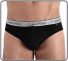 The cotton reference line of Calvin Klein. Pleasant and breathing cotton with a little stretch and a waist band with logo in microfibre for more comfort. Logo CK One on each model. Lined at the front.