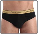 The cotton reference line of Calvin Klein. Pleasant and breathing cotton with a little stretch and a waist band with logo in microfibre for more comfort. Logo CK One on each model. Lined at the front.