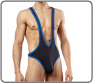 Body string � bretelles en mati�re polyester unie noire bord�e de bleu. Poche non doubl�e.