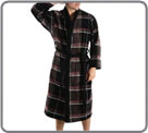 Dressing gown chocolate and black (Scottish pattern) in toweling material great thickness. 2 pockets. Black belt.
