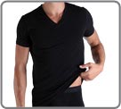 Tee-shirt V-neck, in a soft and lightweight stretch cotton. Perfect support for...