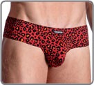 Very short and very sexy cut, in a red animal print, this is the weapon of and...