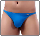 Disponible dans plusieurs couleurs intenses, ce string fin sur les c�t�s une �...