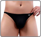 Disponible dans plusieurs couleurs intenses, ce string fin sur les c�t�s une �...