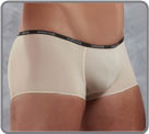 Shorty en matire trs extensible et confortable, lgre comme une plume. Fine...