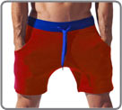 Semi-adjusted shorts in 100% cotton. Deep pockets with a large belt for more on...