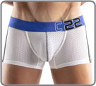 A sporty look thanks to the two colored stripes on the sides. Breathable mesh...